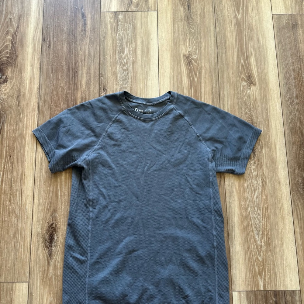Zyia Active Men's gray Shirt size small